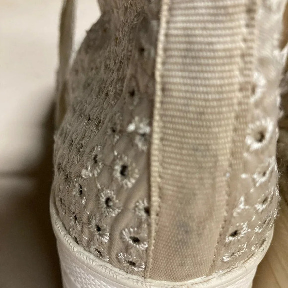 Urban‎ Outfitters Mya Eyelet Beige-Cream Platform Chunky Heel, Size 8 - Picture 8 of 8